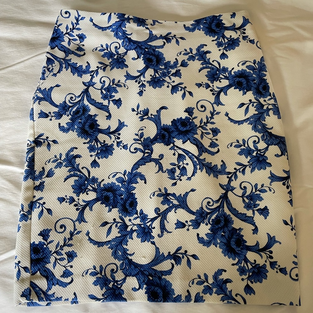 Beautiful Blue and White floral pencil Skirt